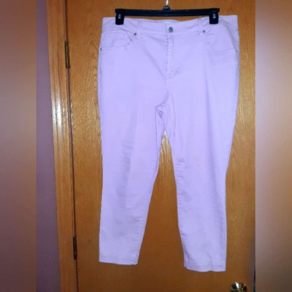 Womens size 16, Artisan NY pink capris